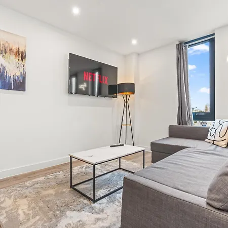 Flat With Gym & Parking- Sleeps 8 - Close To Minister 公寓