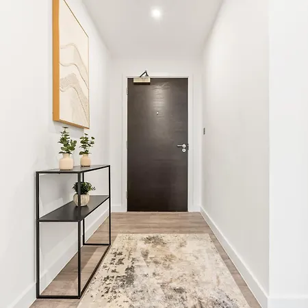 Apartamento Flat With Gym & Parking- Sleeps 8 - Close To Minister