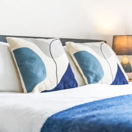Flat With Gym & Parking- Sleeps 8 - Close To Minister