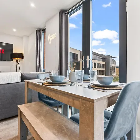 Flat With Gym & Parking- Sleeps 8 - Close To Minister *